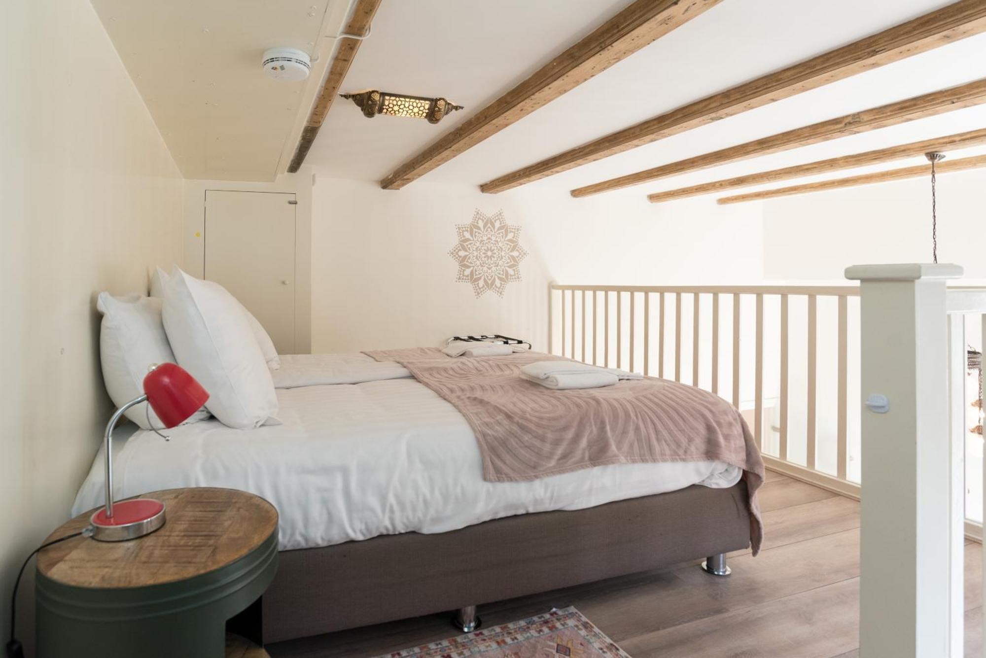 1001 Nights Boutique Lofts Hotel Haarlem Bagian luar foto